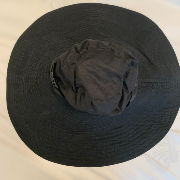 [SOLD] Jim Thompson Thai resortwear oversized bucket hat sun hat leopard print - Picture 5 of 8